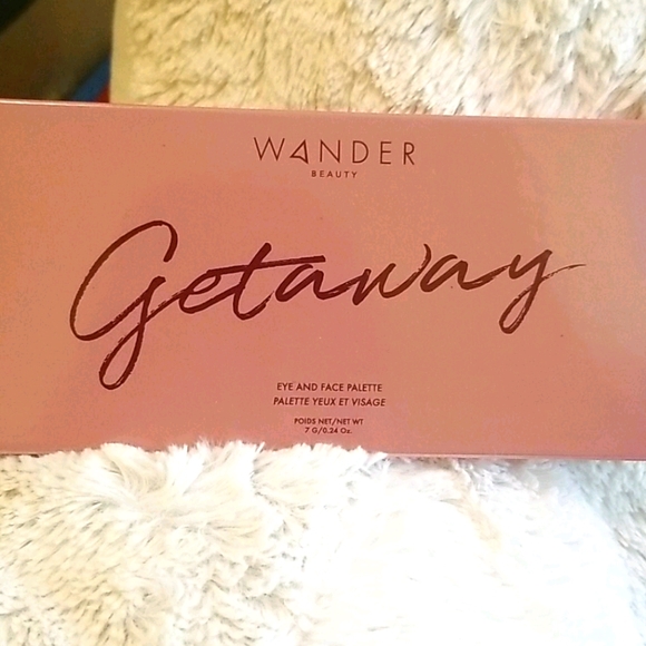 Wander Beauty Getaway Eye and Face Palette - Picture 1 of 3